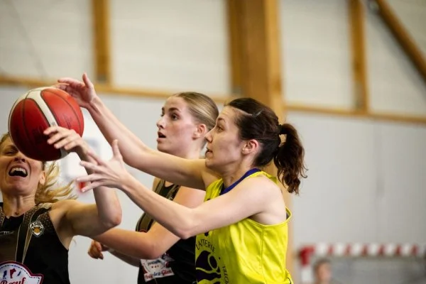 women's basketball game